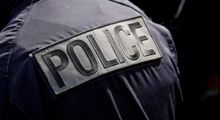 policia-francia-chaleco-reuters.jpg