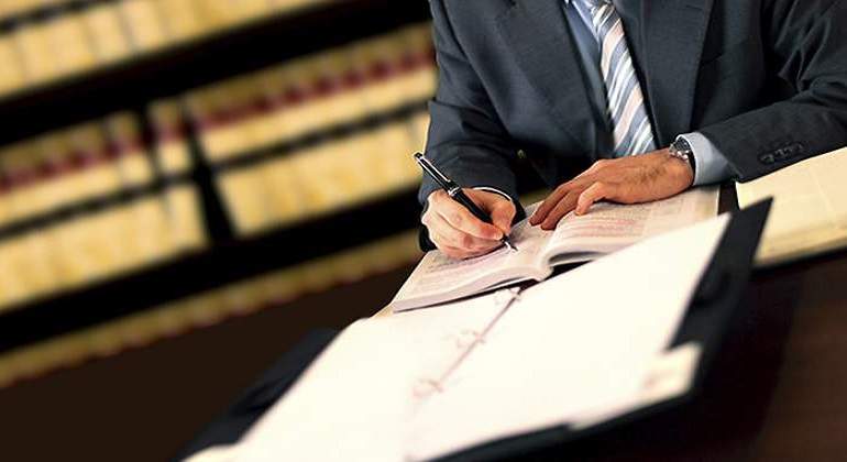700x420_Contratos-firma-juridico.jpg