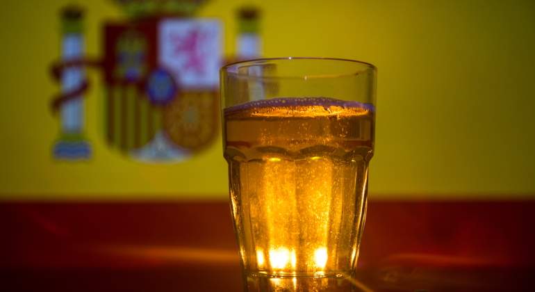 cerveza-bandera-espana-recurso-dreamstime.jpg