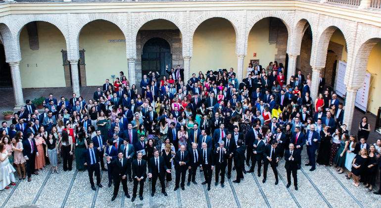 Graduacion-10-promocion-MIB-de-ISDI-defii.jpg