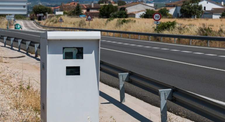 radar-trafico-multa-dgt-iStock-701058240.jpg