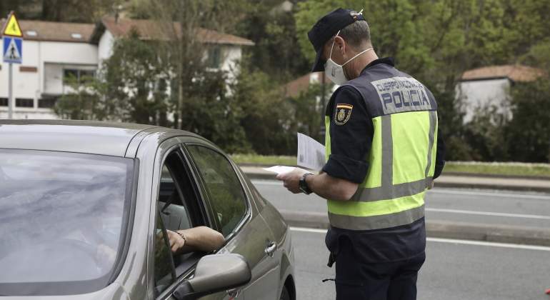 policia-mascarilla-multa-ep.jpg