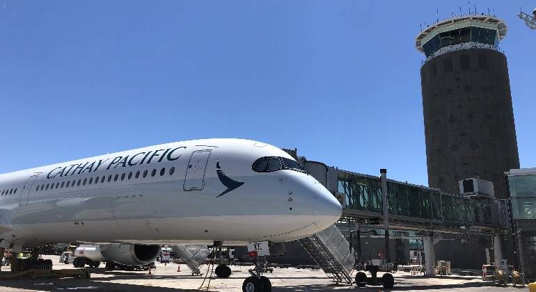 avion-cathay-pacific-aeropuerto-barcelona-europa-press-770x420.jpg