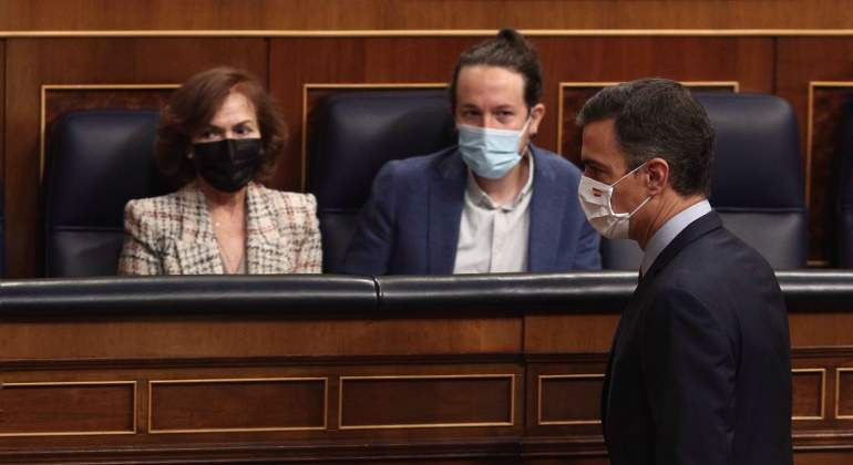iglesias-mira-sanchez-congreso-mascarilla-ep.jpg