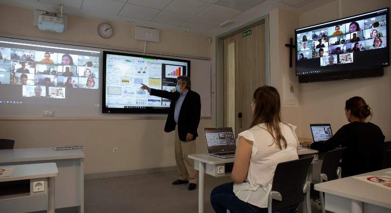 AULA-DOBLE-PRESENCIALIDAD-CEU.jpg
