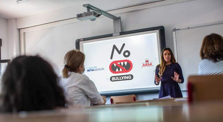 Charlas-acoso-escolar-Fundaciones-Mutua-y-ANAR__-1.jpg