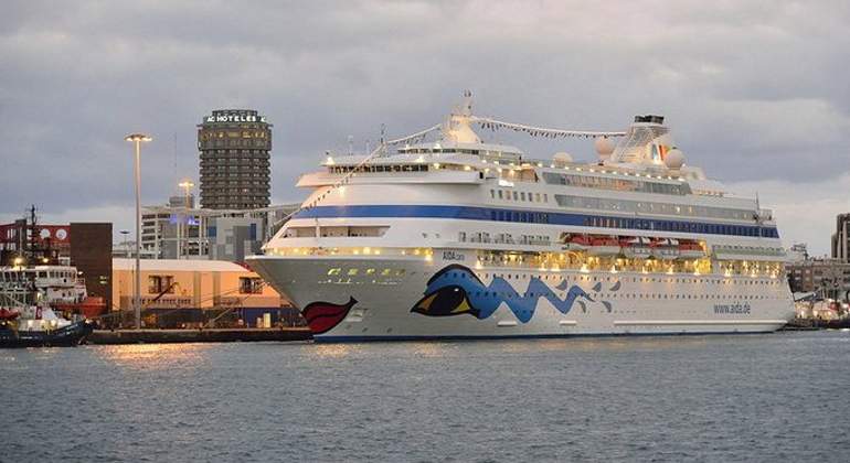 Un crucero de Aida en un puerto de Canarias