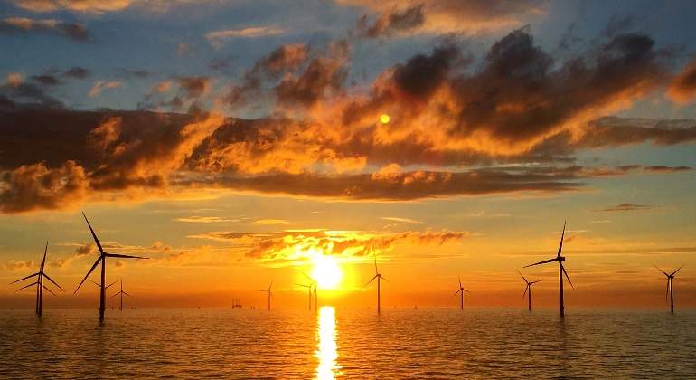 siemens-gamesa-offshore-aerogenerador-mar-atardecer-770x420.jpg