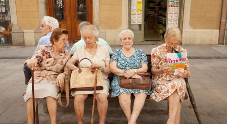 ancianos-banco.jpg