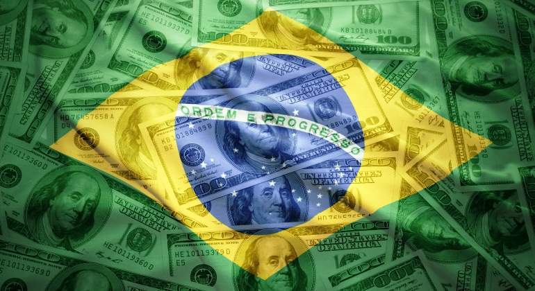 brasil-bandera-dolares-crisis-dreamstime.jpg