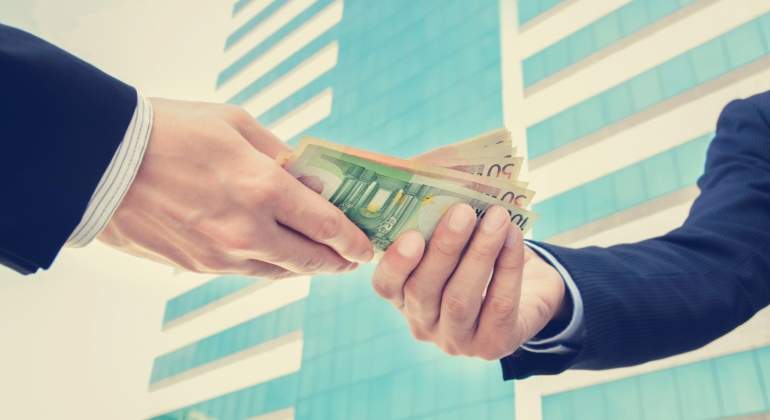 manosbilletes770x420.jpg