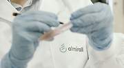 Almirall firma un acuerdo con Dermira para comercializar en Europa un anticuerpo para la dermatitis atópica