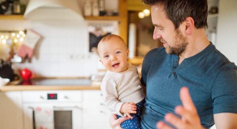 padre-bebe-cocina-dreamstime.jpg