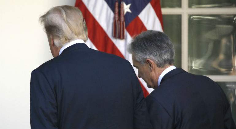 trump-powell-espaldas-juntos-reuters.jpg