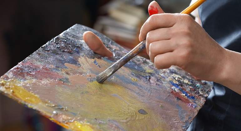 Paleta-de-pintura-llena-de-colores-iStock.jpg