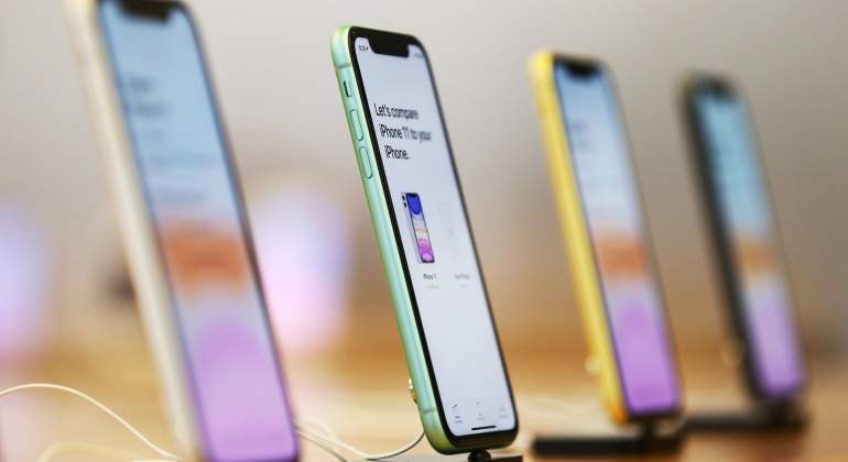 iphones-apple-bloomberg.jpg
