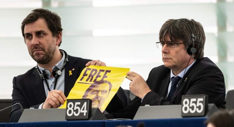 puigdemont-comin-cartel-junqueras-eurocamara-efe.jpg