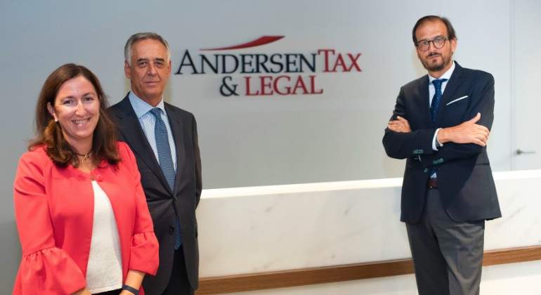 FOTO-Incorporacion-Belen-Palao-Carlos-Minguez-Socios-Andersen-Spain-770.jpg