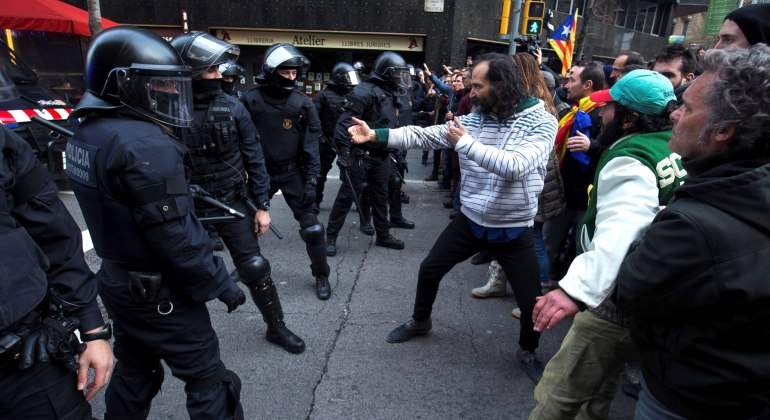 manifestacion-barcelona-cargas-puigdemont-efe.jpg