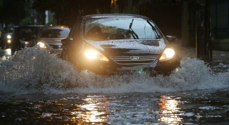 auto lluvia