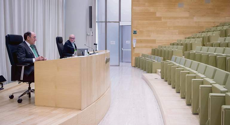 Ignacio S Galn y Julin Martnez-Simancas en la junta de accionistas telemtica de Iberdrola