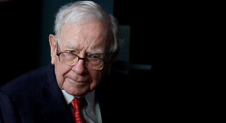 warren-buffett-berkshire-hathaway-de-frente-reuters-770x420.jpg