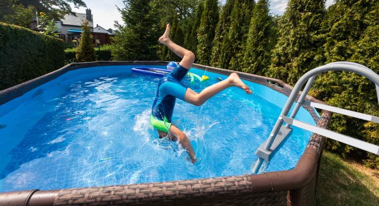 piscina-salto-recurso-dreamstime.jpg