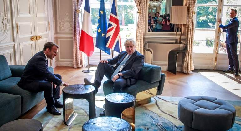 macron-johnson-pie-reuters-770x420.jpg