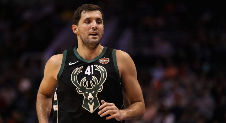 mirotic-bucks-getty.jpg
