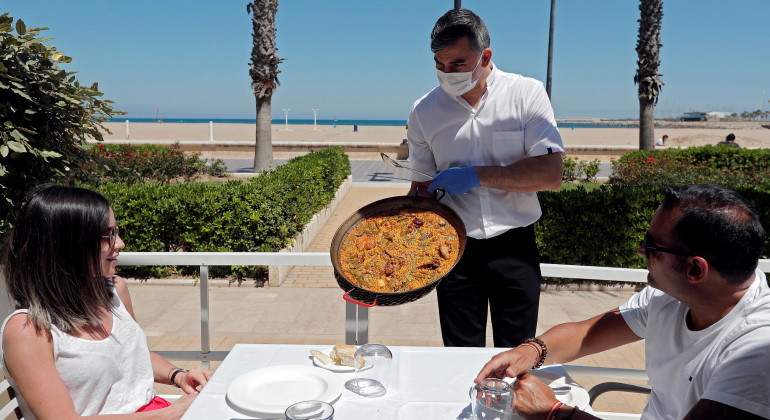 playa-paella-turismo-efe.jpg