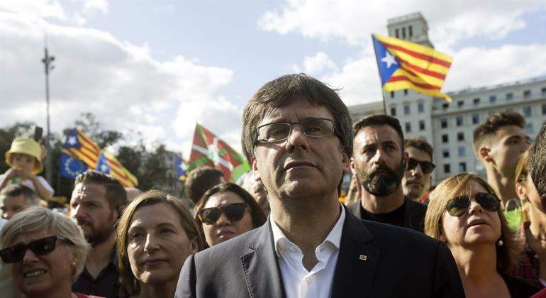 puigdemont-diada-estelada-efe.jpg