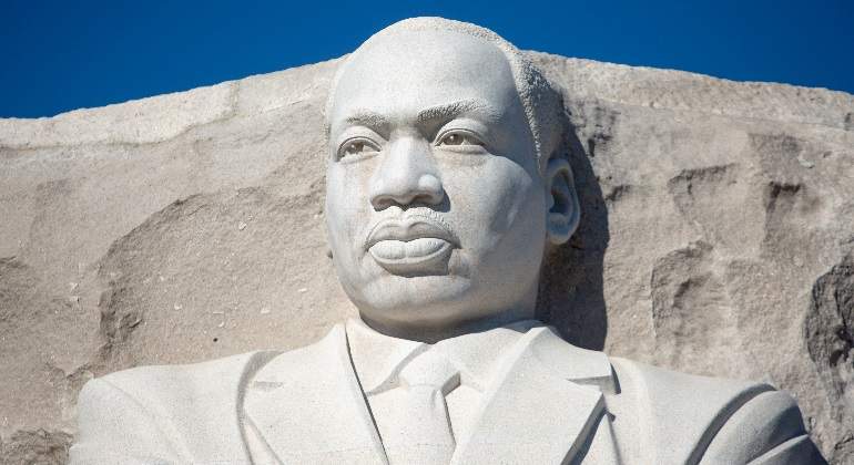 estatuta-martin-luther-king-jr-de-frente-washington-eeuu-reuters-770x420.jpg