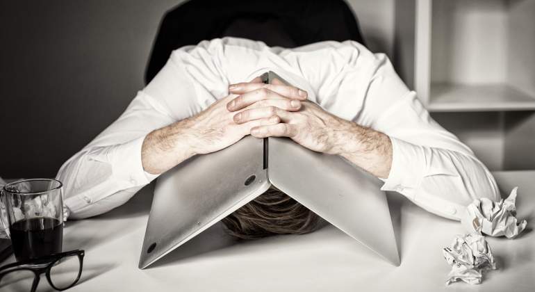 trabajador-quemado-burnout-dreamstime.jpg