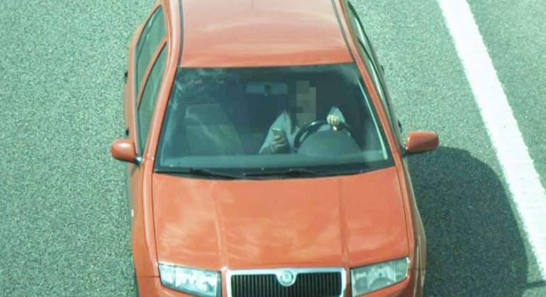 dgt-movil-conduciendo.04.jpg