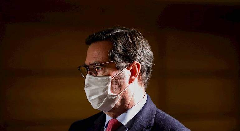 antonio-garamendi-presidente-ceoe-mascarilla-efe.jpg