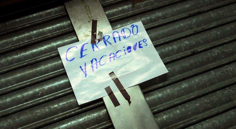 cerrado-vacaciones-persiana-770.jpg