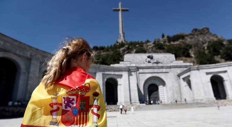 visitante-valle-caidos-espana-efe.jpg