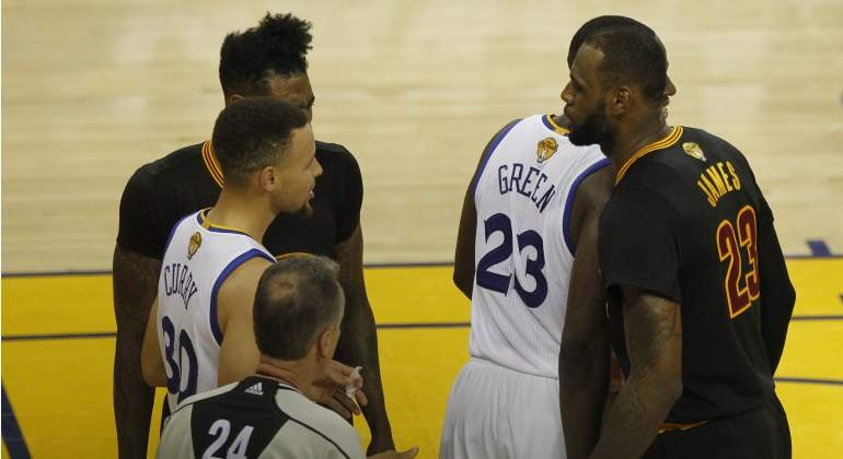 Curry-LeBron-pique-2016-reuters.jpg