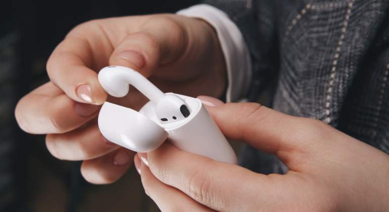 770-420-airpods-apple-dreamstime.jpg