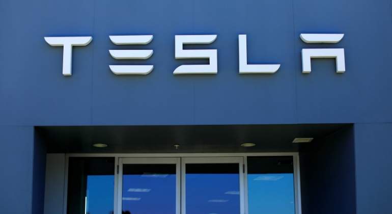 tesla-empresa-puerta.jpg