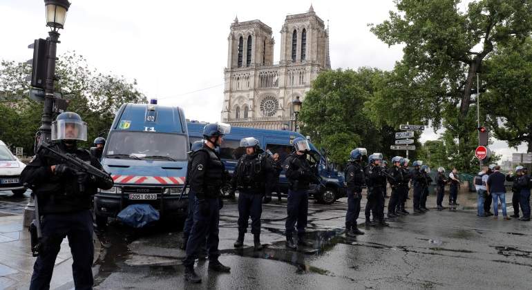 notre-dame-policia-6JUN17-reuters.jpg