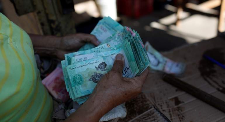 bolivares-muchos-billetes-reuters-770x420.jpg