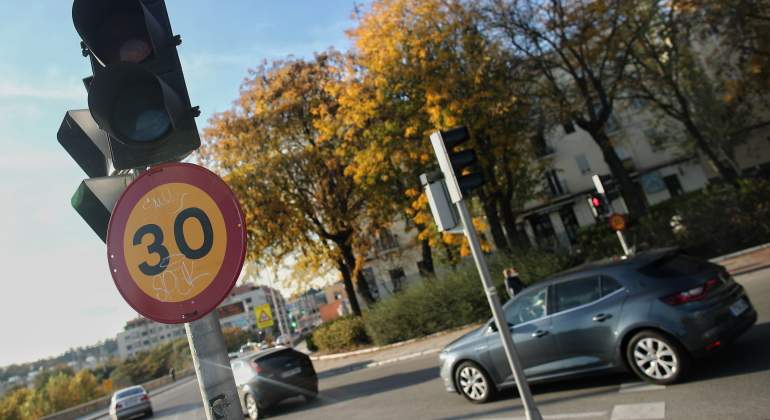 senal-30kmh-ciudad-nueva-norma-dgt-ep.jpg