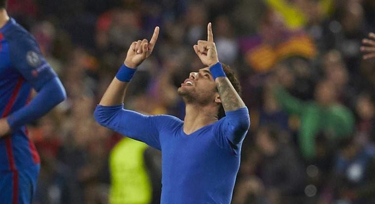 Neymar-celebra-cielo-2017-efe.jpg