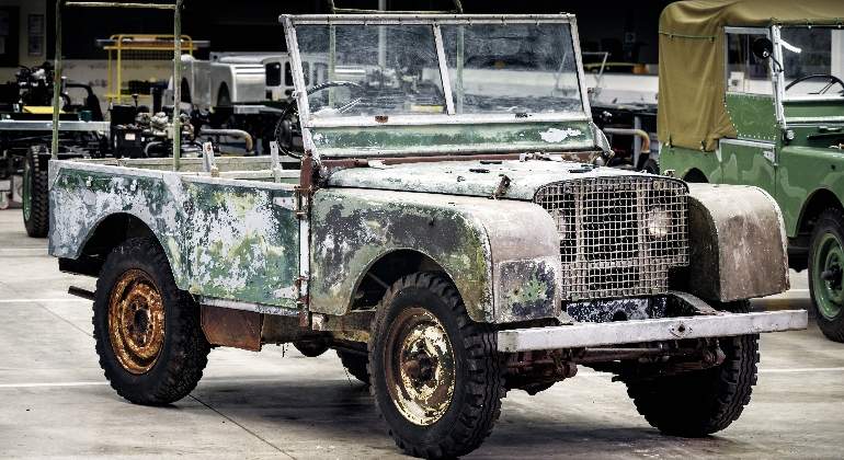 land-rover-defender-1948.jpg