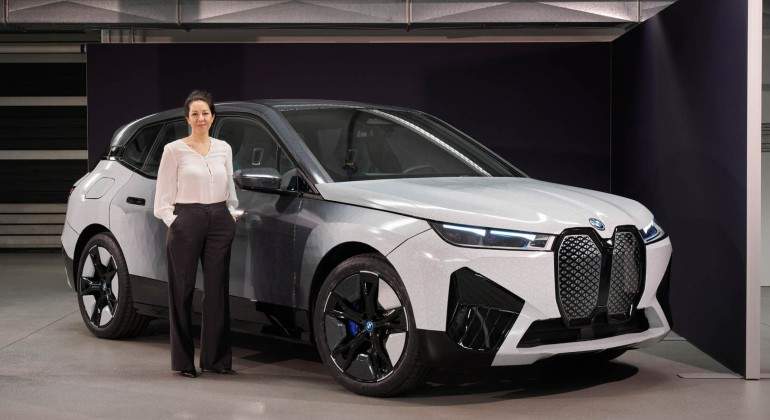 BMW-iX-Flow-Featuring-E-Ink-20-of-24.jpg