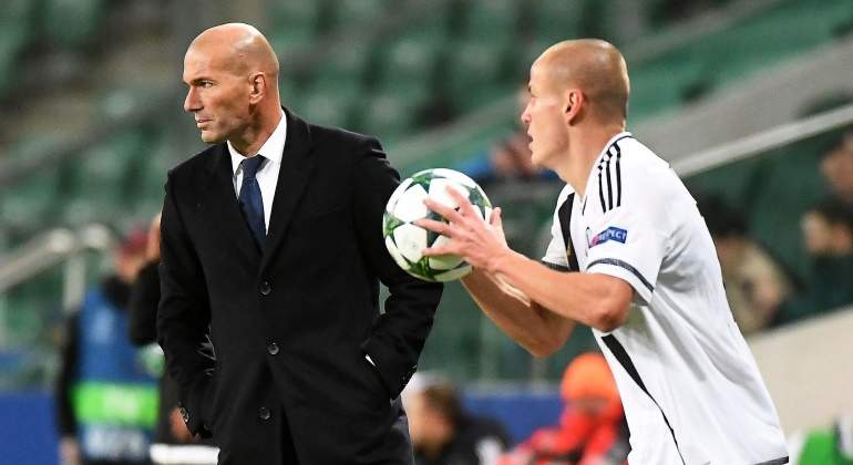 Zidane-legia-saque-banda-2016-efe.jpg