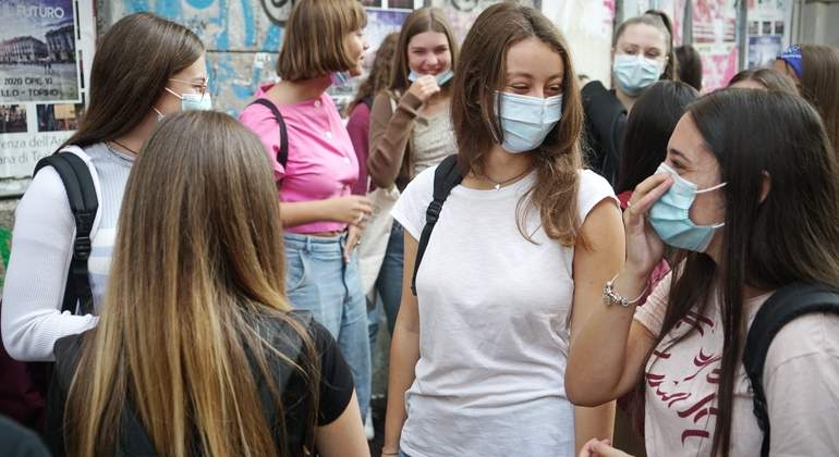 estudiantesconmascarilla2.jpg