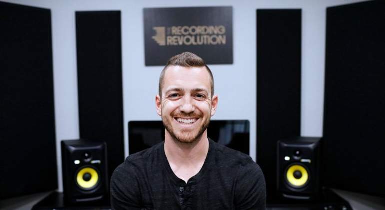 smlGraham-Cochrane_The-Recording-Revolution27_-contrast-800.jpg