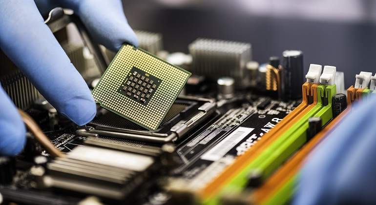 SemiconductorIStockWeb.jpg